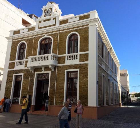 La Casa Amarilla