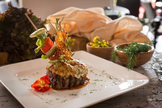 Friends Lounge Bar & Restaurant