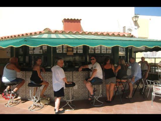 Las Ranas Pool Bar