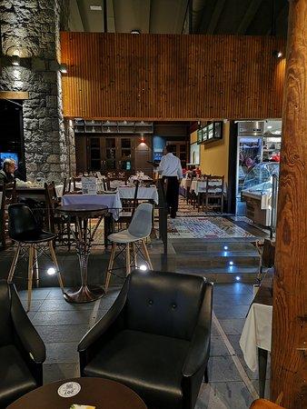 Mirlo Blanco Grill