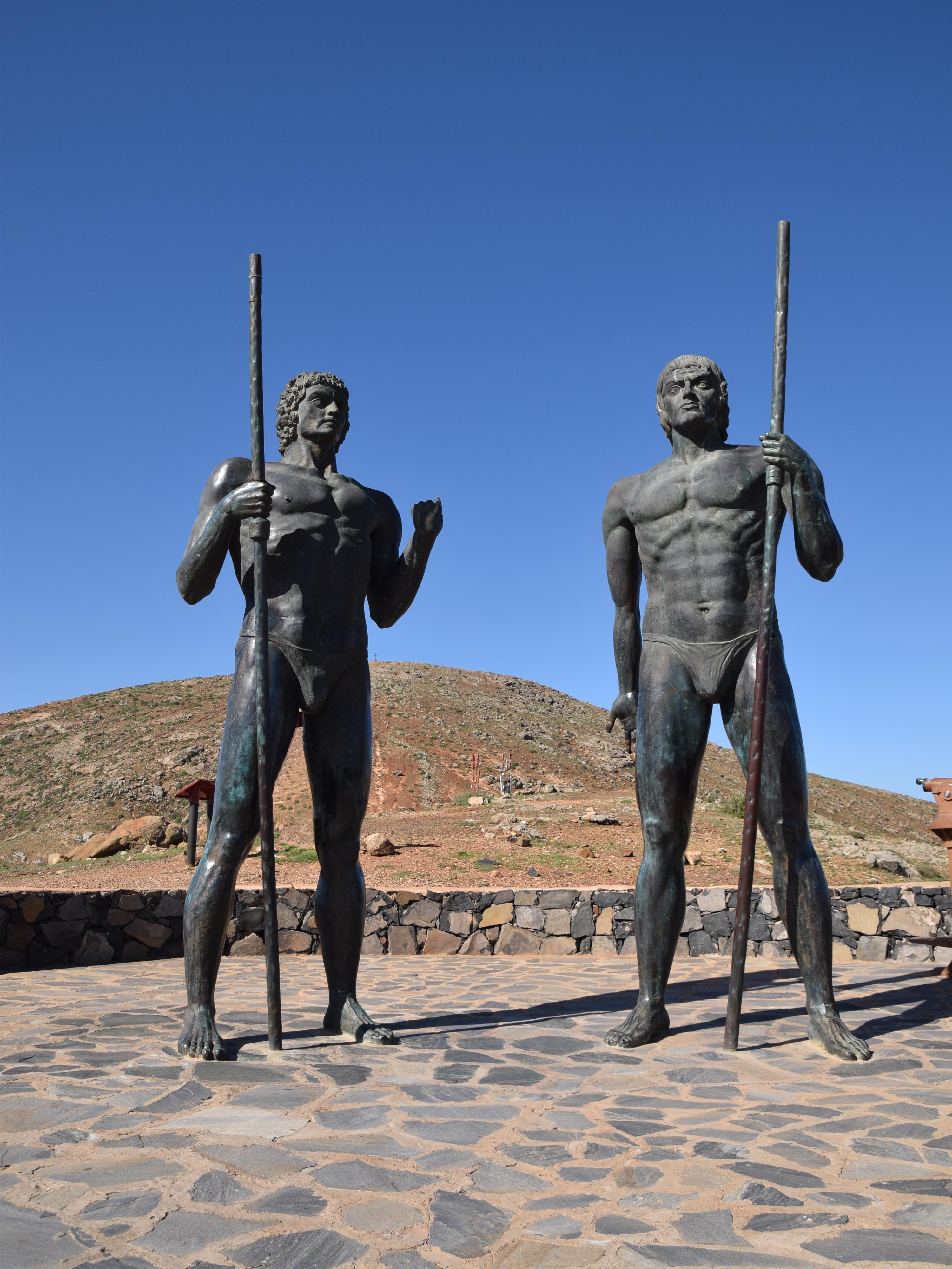 Morro Velosa Statues