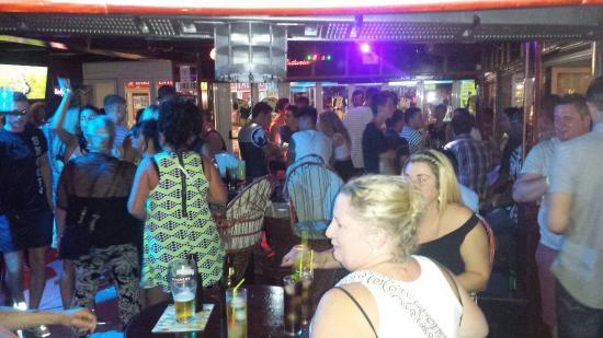 Snoopy Disco Pub