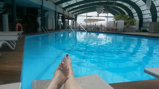 Pool & Bar
