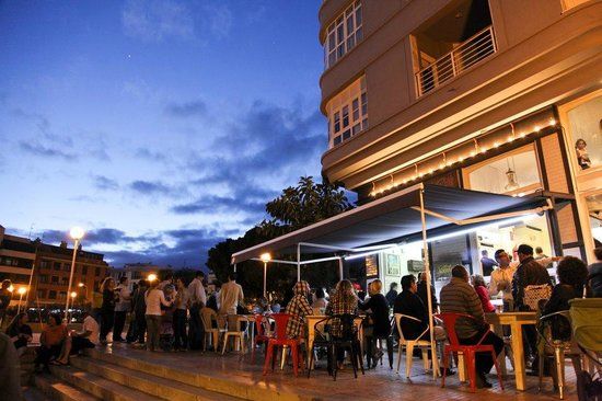 Veinte 04 Surf Cafe
